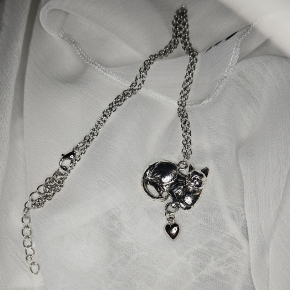Cat Pendant W Heart Necklace - Picture 3 of 4